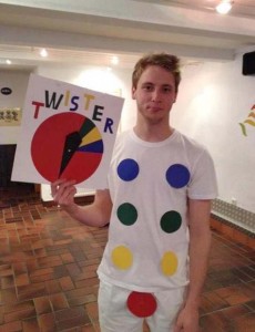 Human Twister Funny Halloween Costume Idea for Gamers - LFGdating.com