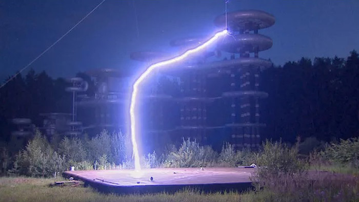 Real Life Red Alert Tesla Coil (with Videos)